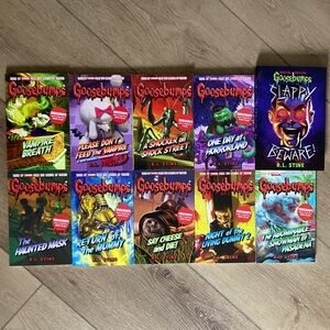 Goosebumps book bundle of 10 books in EUC RL Stine